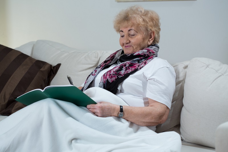 Обхитрим Альцгеймера: 7 внушительных причин, чтобы начать писать от руки каждый день. Опытный врач подсказал верный способ профилактики старческого слабоумия.