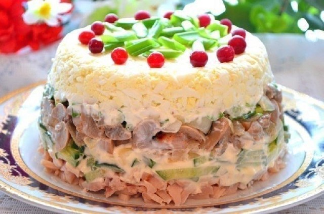 УВЕРЯЮ ВАС ЭТО САМЫЙ ВКУСНЫЙ САЛАТ В МИРЕ! Куриный салат с яйцами и грибами